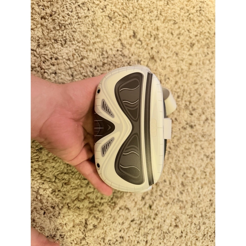 Oculus Quest 2 Meta Quest 2 64GB VR Headset Only - Picture 2 of 8